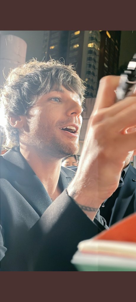 JustJenJen__'s tweet photo. No, but what the actual...how in the hell does he keep getting BETTER looking?! How is it even possible?! 😭😭 #AllOfThoseVoicesTOKYO https://t.co/Ruf5MHQU9y