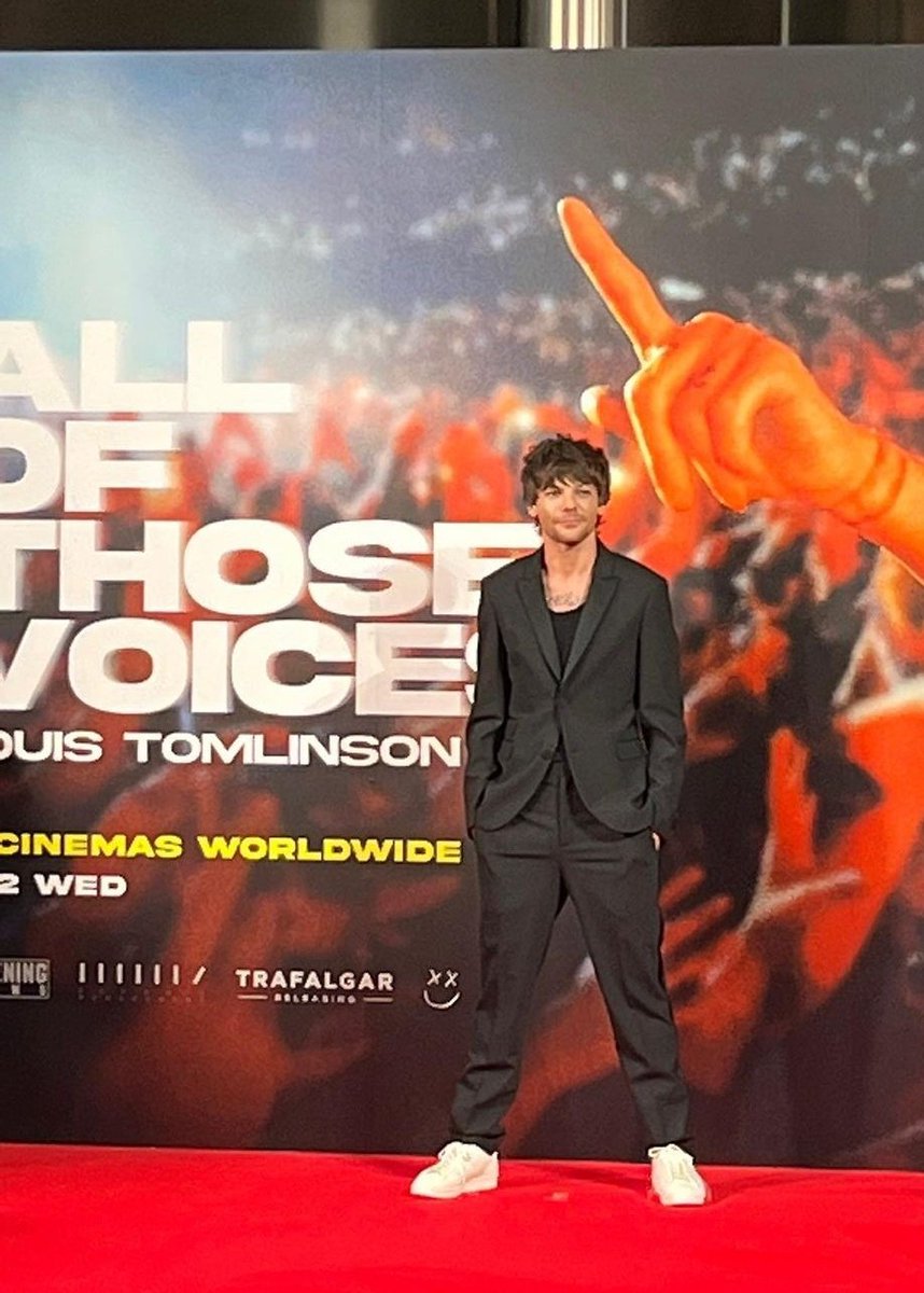 JustJenJen__'s tweet photo. No, but what the actual...how in the hell does he keep getting BETTER looking?! How is it even possible?! 😭😭 #AllOfThoseVoicesTOKYO https://t.co/Ruf5MHQU9y