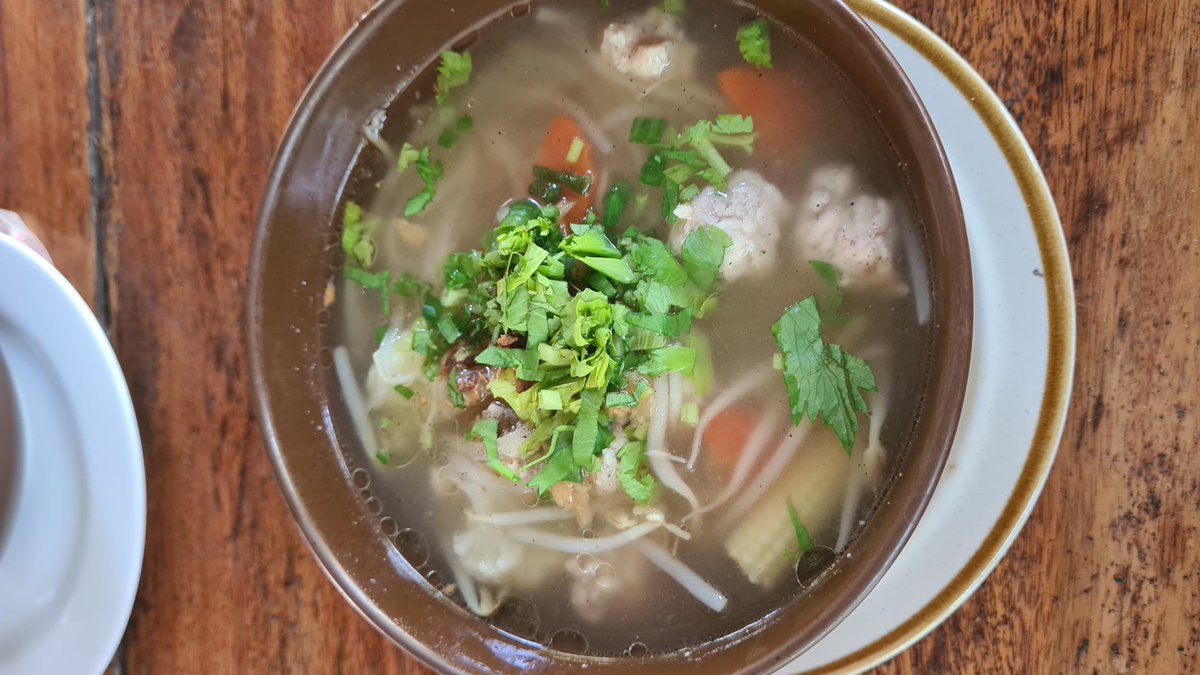 AofJellie's tweet photo. Lunch time on the beautiful island of Koh Mook. When in time Thailand you can't go wrong with a steaming bowl of chicken noodle soup! #thailand #thaifood #kohmook #noodletime https://t.co/e77FdeYPLf