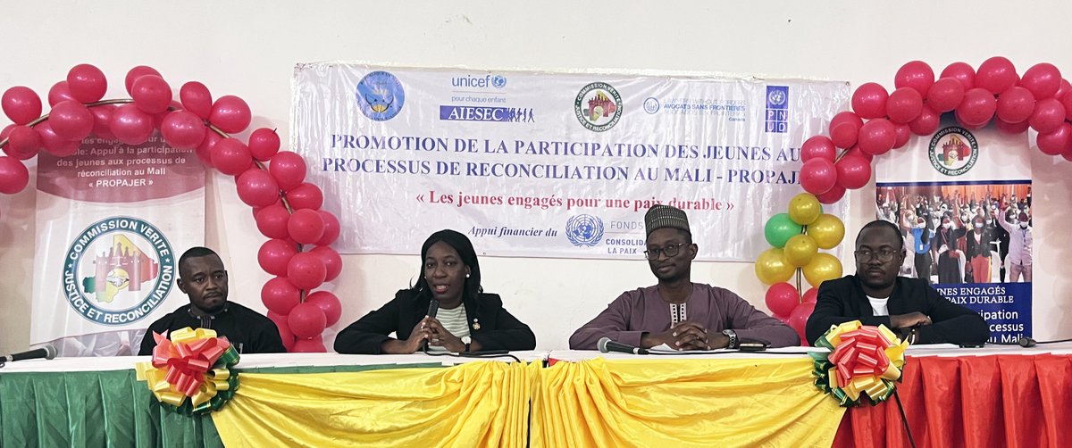 PNUDMALI's tweet photo. 1⃣1⃣0⃣universitaires dont 29🚺ont assisté (11/3) aux prestations artistiques organisées par @AIESEC & le Conservatoire Balla Fasséké avec l’appui @PNUDMALI pr engager les #jeunes à appuyer la #paix #réconciliation #justicetransitionnelle & le mandat de la #CVJR
🔵Projet #PROPAJER https://t.co/cp8aaOrLpH