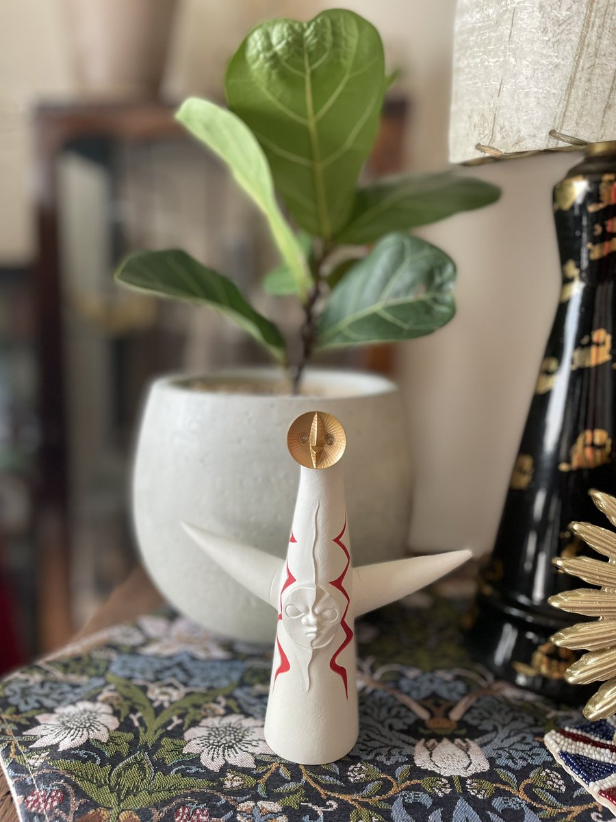 植物と太陽の塔の相性🪴◎
そろそろ土替えの良い季節。