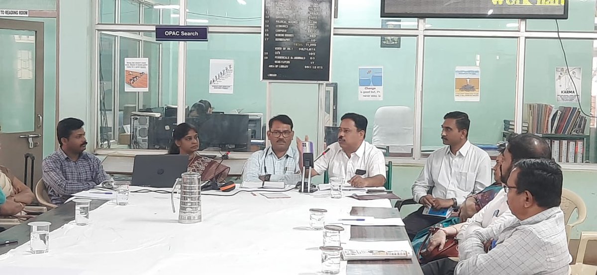 KRMSSOrg's tweet photo. A round table meet was  organized by KRMSS KSAWU Vibhag unit  at SJMVS Arts &amp; Commerce College for Women, HUBBALLI for Colleges affiliated to Akkamahadevi Women's University, Vijayapur regarding issues related to NEP Curriculum and UUCMS related problems. 
#KRMSS TEAM...🙏🙏 https://t.co/AXDxTYeb7r