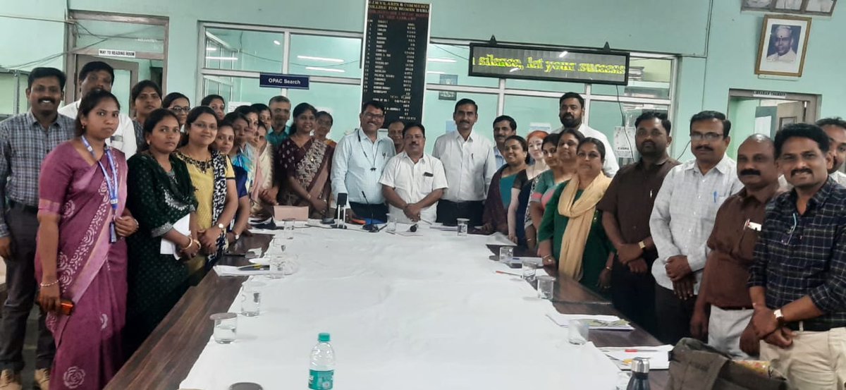 KRMSSOrg's tweet photo. A round table meet was  organized by KRMSS KSAWU Vibhag unit  at SJMVS Arts &amp; Commerce College for Women, HUBBALLI for Colleges affiliated to Akkamahadevi Women's University, Vijayapur regarding issues related to NEP Curriculum and UUCMS related problems. 
#KRMSS TEAM...🙏🙏 https://t.co/AXDxTYeb7r