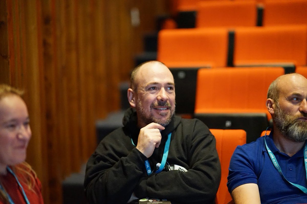 Y si no fueran por estas caras...

Estas son las caras que me estuvo enseñando <a href="/NiloVelez/">Nilo Vélez</a> (qué grandísimo eres) y me dijo: "mira las caras que tenían en tu charla".

!Ostia, que guay! Justo eso era lo que quería. 

Porque se puede enseñar cosas de verdad y hacer reír.