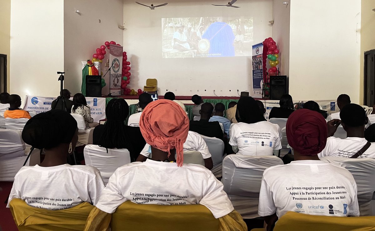 PNUDMALI's tweet photo. 1⃣1⃣0⃣universitaires dont 29🚺ont assisté (11/3) aux prestations artistiques organisées par @AIESEC & le Conservatoire Balla Fasséké avec l’appui @PNUDMALI pr engager les #jeunes à appuyer la #paix #réconciliation #justicetransitionnelle & le mandat de la #CVJR
🔵Projet #PROPAJER https://t.co/cp8aaOrLpH