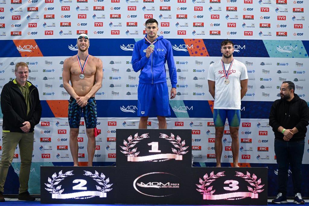 LGDFennec's tweet photo. Très belle performance du nageur algérien Jaouad Syoud (23 ans) au meeting Open Marseille qui termine 1er 🥇au 200m 4 nages !
>> Le Constantinois bat notamment le Suisse Jérémy Desplanches qui est médaillé de bronze aux JO de Tokyo 2020 !
#natationDZ #Syoud #mobilis https://t.co/g8MS2sASjp