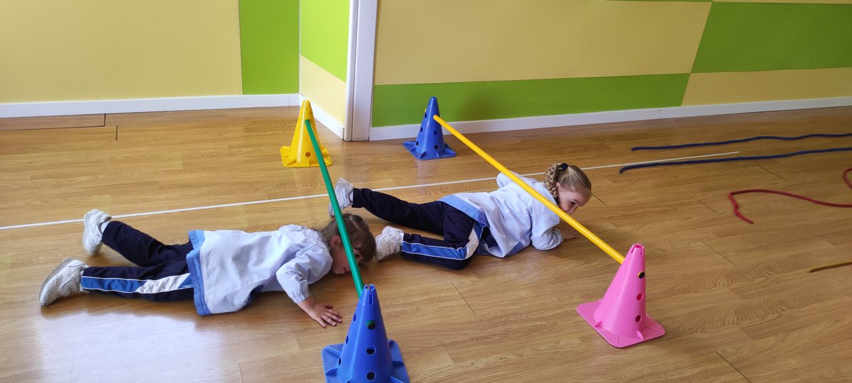 ColeMilagrosaOr's tweet photo. En los primeros siete años de la vida, el ser humano piensa con el cuerpo, razona con las manos y, por esta razón, los sistemas de aprendizaje deben centrarse en el trabajo perceptual-motriz. 4 años #educacióninfantil #Mevisur #colegiosHHCC https://t.co/XheRyV7Ehm