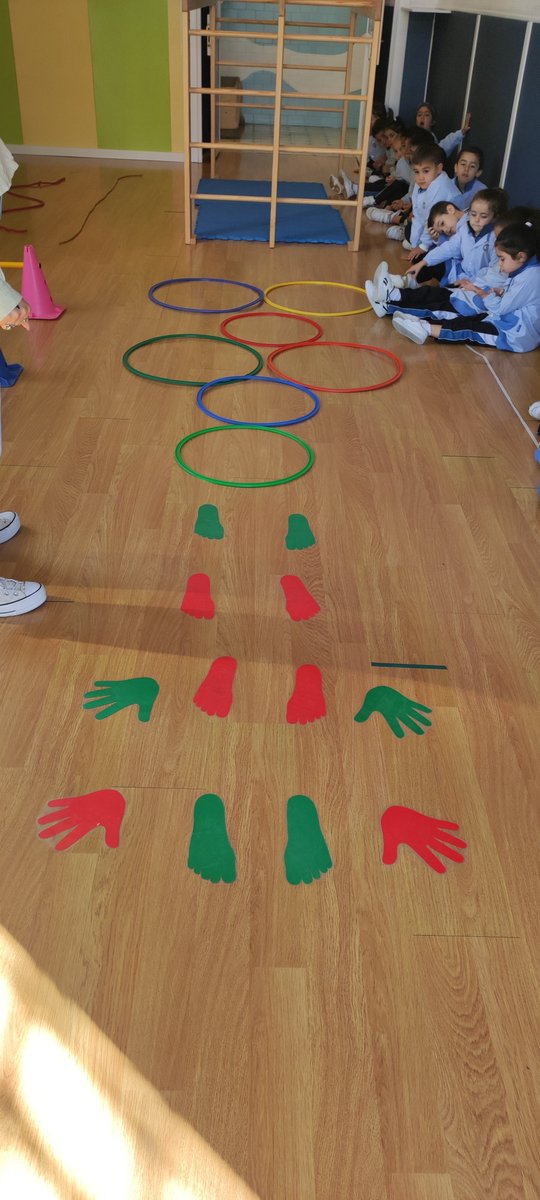 ColeMilagrosaOr's tweet photo. En los primeros siete años de la vida, el ser humano piensa con el cuerpo, razona con las manos y, por esta razón, los sistemas de aprendizaje deben centrarse en el trabajo perceptual-motriz. 4 años #educacióninfantil #Mevisur #colegiosHHCC https://t.co/XheRyV7Ehm