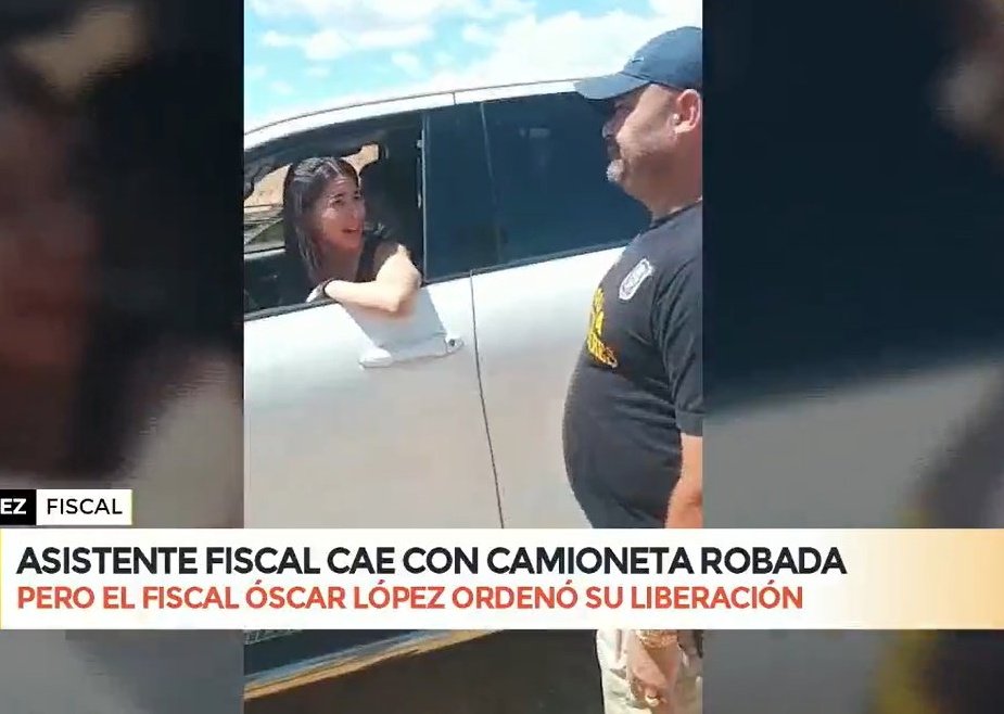 politica_tiempo's tweet photo. #AsistenteFiscal Claudia Guillén, cayó con una camioneta que había sido robada en Brasil.
En el acta de procedimiento consta que Guillén primeramente se fugó y fue detenida más adelante tras ser perseguida. 
Sin embargo, El fiscal Oscar López ordenó su liberación https://t.co/AuXIvFrK7n