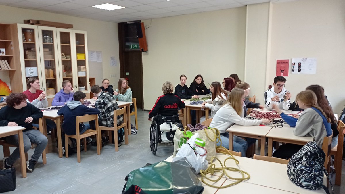 IES López-Neyra tweet media