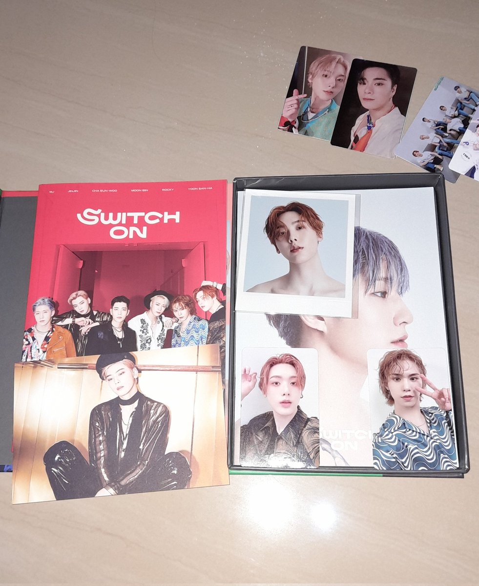 BeanBinn_ie's tweet photo. Giftnya sangat mengobati rasa rindu ke ot6 :") special thanks for @momokpopshop @binsan_world @wannabeurseller @CassieAROHA @Fanmustore @astrorder @AS7ROMATICS atas Giveawaynya!!๐ #AS7ROMATICS_GA https://t.co/Cxgt2e58qc