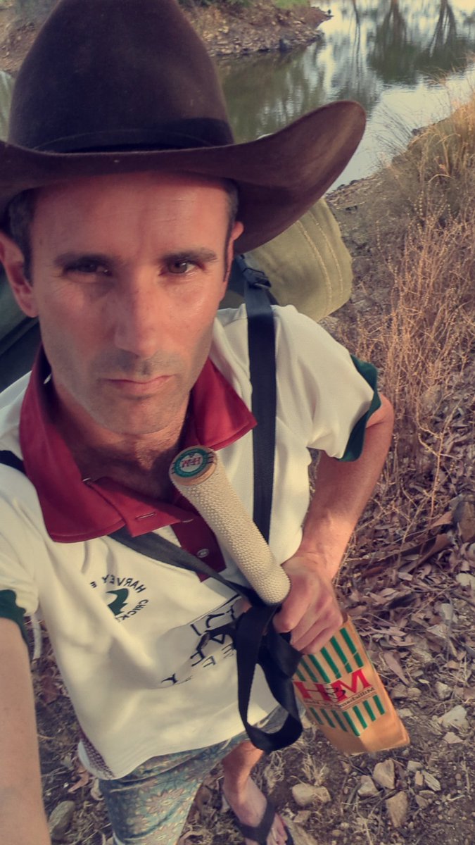 row_tweets's tweet photo. #asktgc is this how the @gradecricketer boys wanted Peter Handscombe to walk out to bat today? https://t.co/xDYDPHskwY