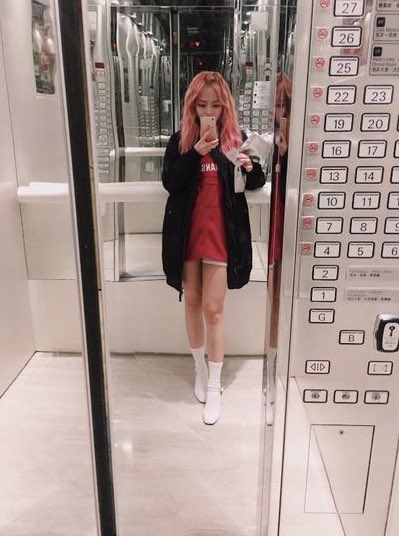 vivigaIlery's tweet photo. vivikhvv instagram story update https://t.co/9KbVIFrZ9R