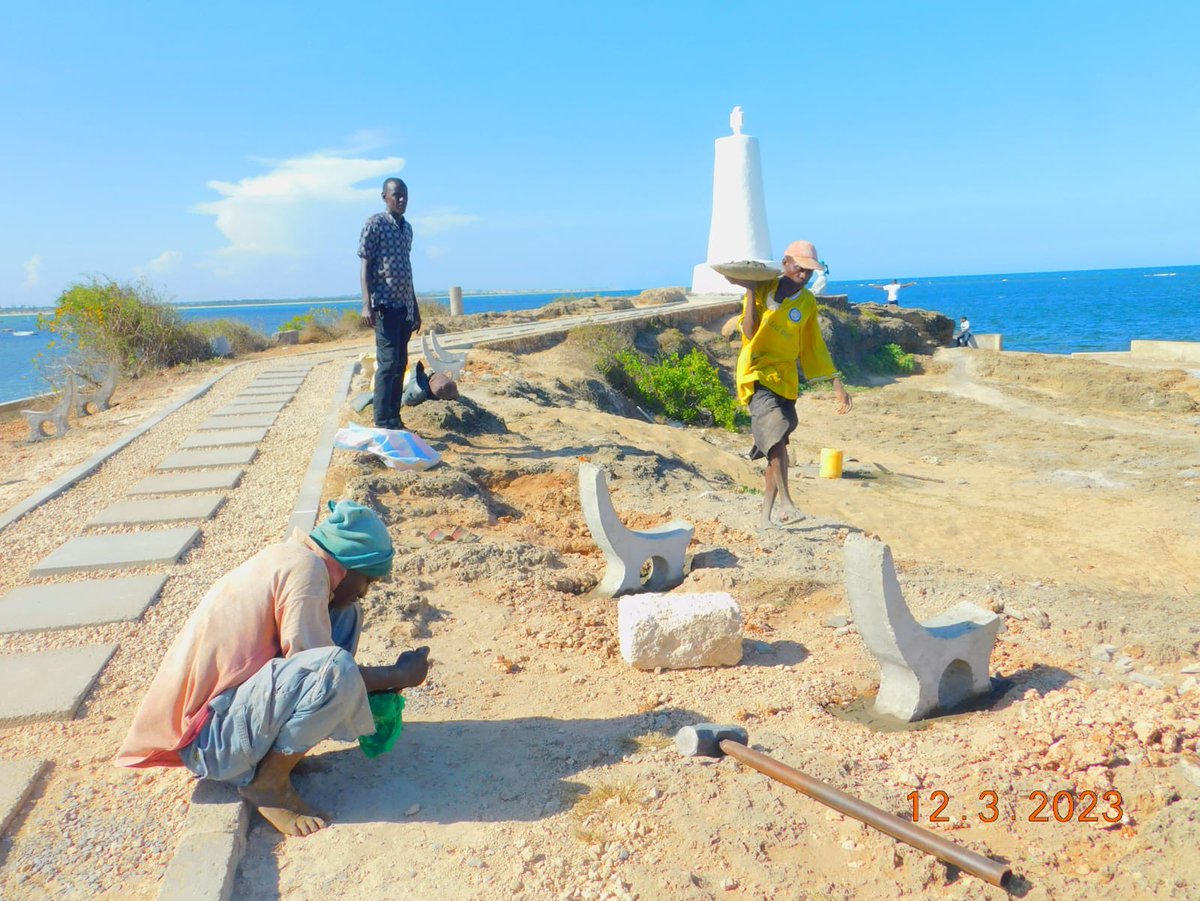museumsofkenya's tweet photo. Come enjoy the newly installed benches at the Vasco Da Gama Pillar! Sit back and enjoy the scenic views as you learn more about our history.
#nationalmuseumsofkenya #vascodagama #malindi #tembeakenya https://t.co/LlYLzF11wi