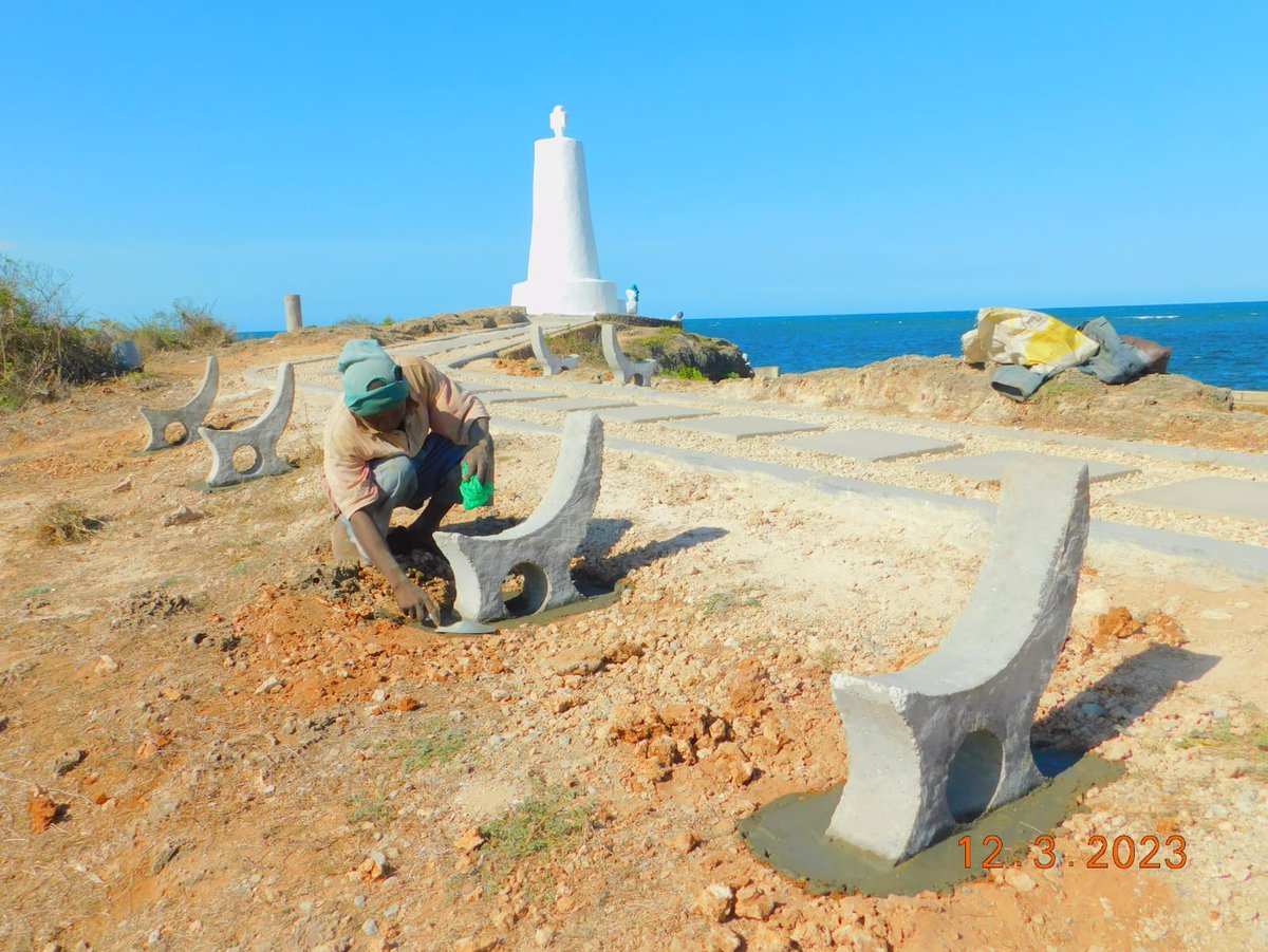 museumsofkenya's tweet photo. Come enjoy the newly installed benches at the Vasco Da Gama Pillar! Sit back and enjoy the scenic views as you learn more about our history.
#nationalmuseumsofkenya #vascodagama #malindi #tembeakenya https://t.co/LlYLzF11wi