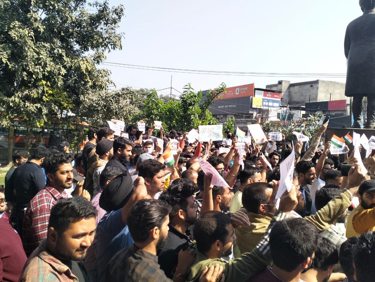 junaidmalik02's tweet photo. Our youth are our future.we can't afford to let them go on street to protest alone for their rights and demands. The government is duty bound to listen to them and address their grievances and genuine demands to remove trust deficit #Aptech #jkssbaspirants https://t.co/woFL1PPWkj