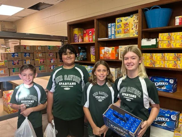 OurSaviorFLsch's tweet photo. Our 5th grade volunteers each Tuesday morning for our Local Mission Pack-a-Snack. Each week volunteers pack almost 300 bags of food that goes to local school children in need. Way to go Live Love OSLS! #livelove #golivelove #osls #foodinsecurity #packasnack https://t.co/3Y5xlsHLW5