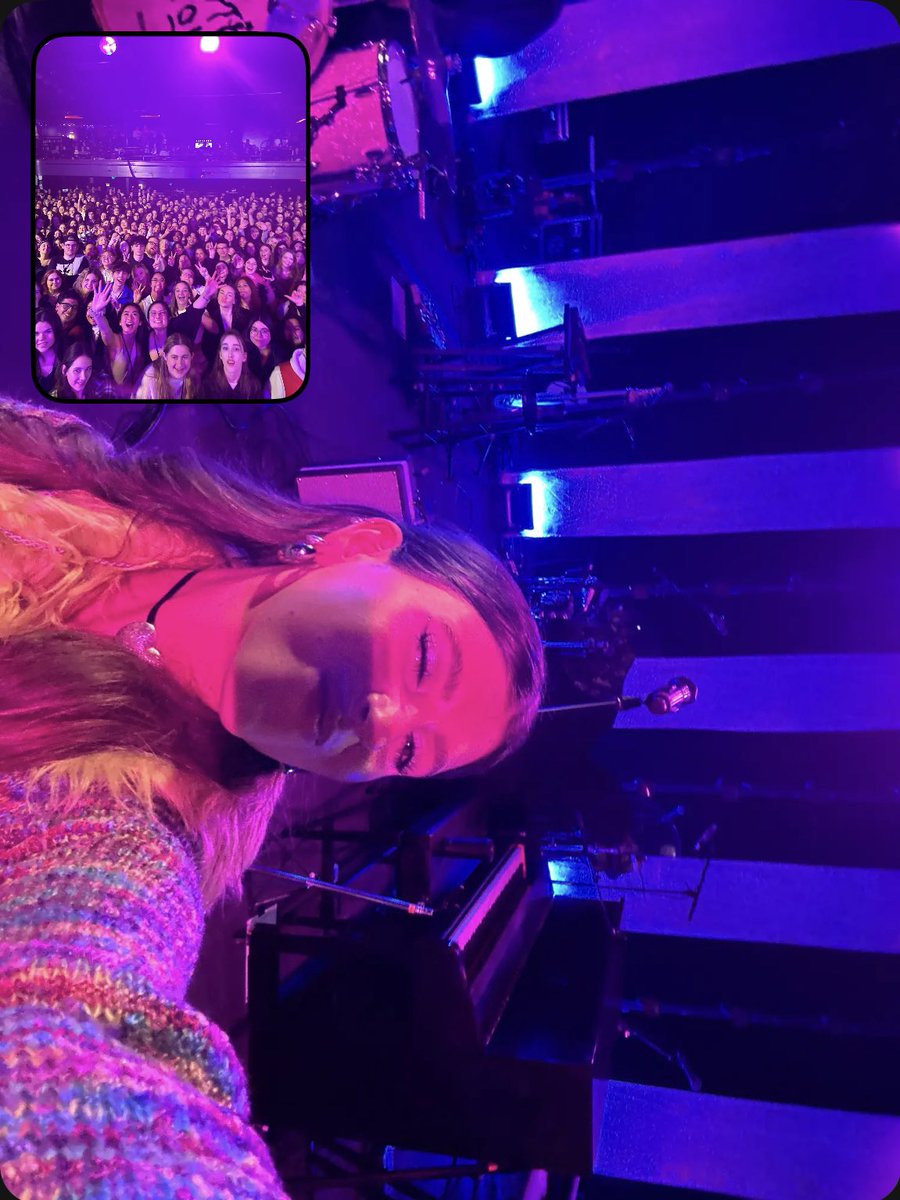 kristinenicola's tweet photo. thank you queen for the best night you are the most talented pls never stop making music i <3 u @lindseylomis https://t.co/tOVxA17tg5