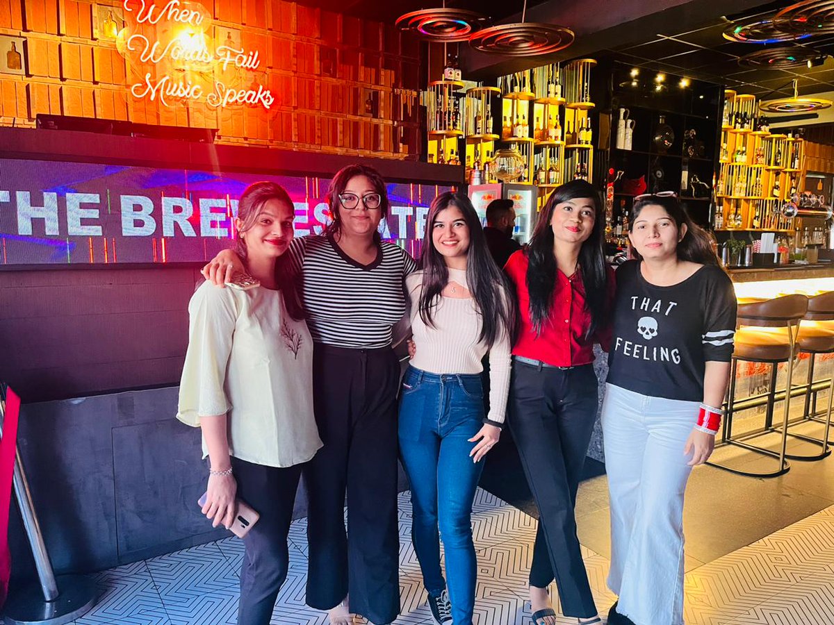 ComplereLimited's tweet photo. Hey there! We recently had an awesome team building event. Marketing and Sales teams had a great team building lunch, with delicious food and lots of fun.

#TeamBuilding #MarketingTeam #SalesTeam #LunchtimeFun #BondingExperience #DeliciousFood #Grateful #Energized #Collaboration https://t.co/Mmqubvi81S