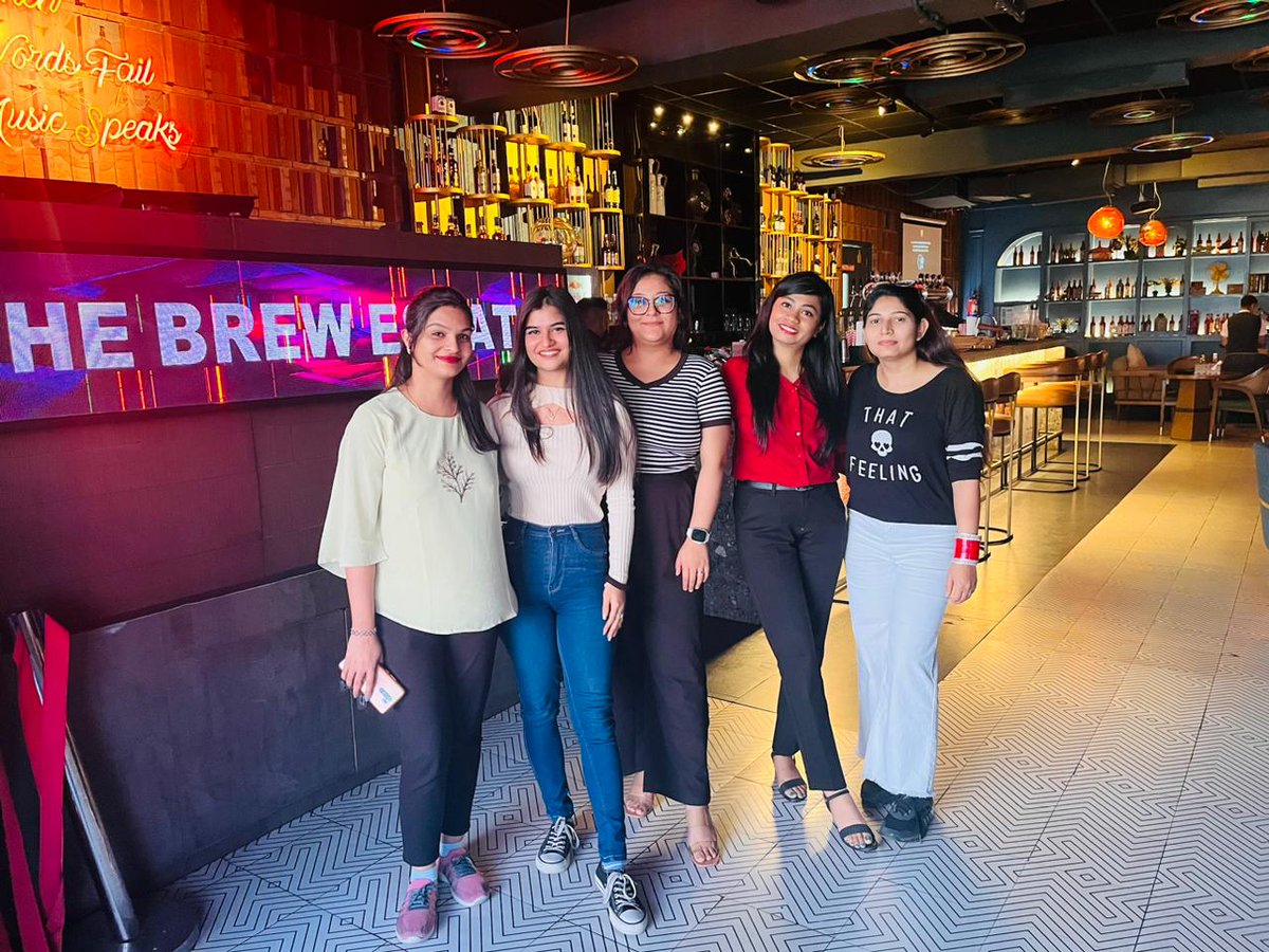 ComplereLimited's tweet photo. Hey there! We recently had an awesome team building event. Marketing and Sales teams had a great team building lunch, with delicious food and lots of fun.

#TeamBuilding #MarketingTeam #SalesTeam #LunchtimeFun #BondingExperience #DeliciousFood #Grateful #Energized #Collaboration https://t.co/Mmqubvi81S