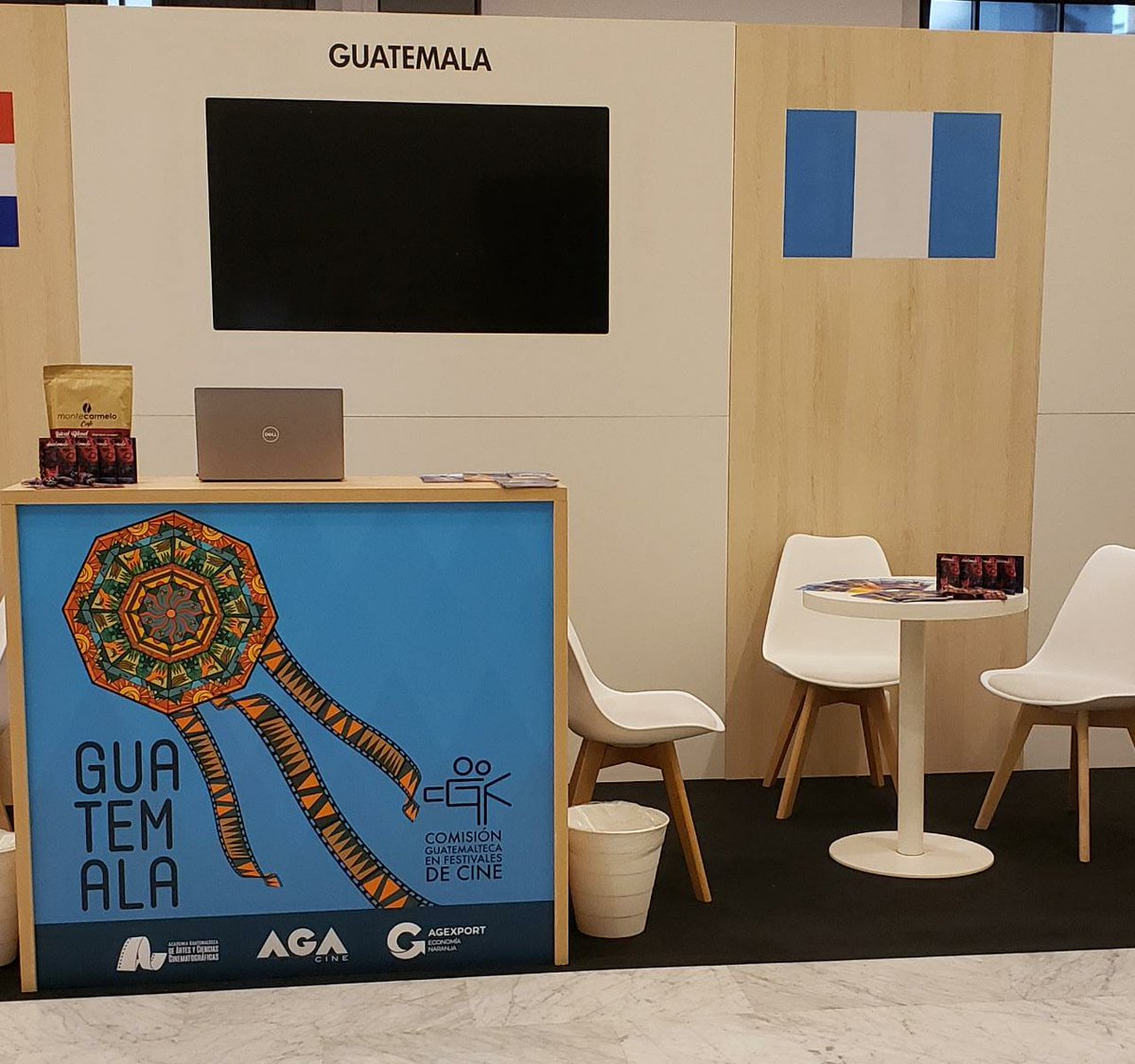 agexport_EN's tweet photo. Presentes en el @MAFIZMalaga mostrando un poco de Guatemala, su talento, locaciones y servicios #ExportaTuTalento #EconomíaNaranja #Malaga https://t.co/sda0LKXoCs