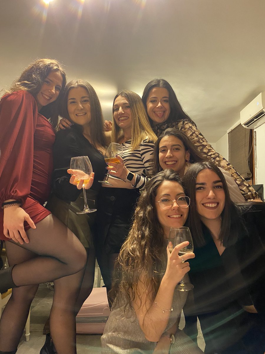Ines_Caro99's tweet photo. Mis amigas lo curan todo❤️‍🩹🏠 https://t.co/lg3V6Wqp2n