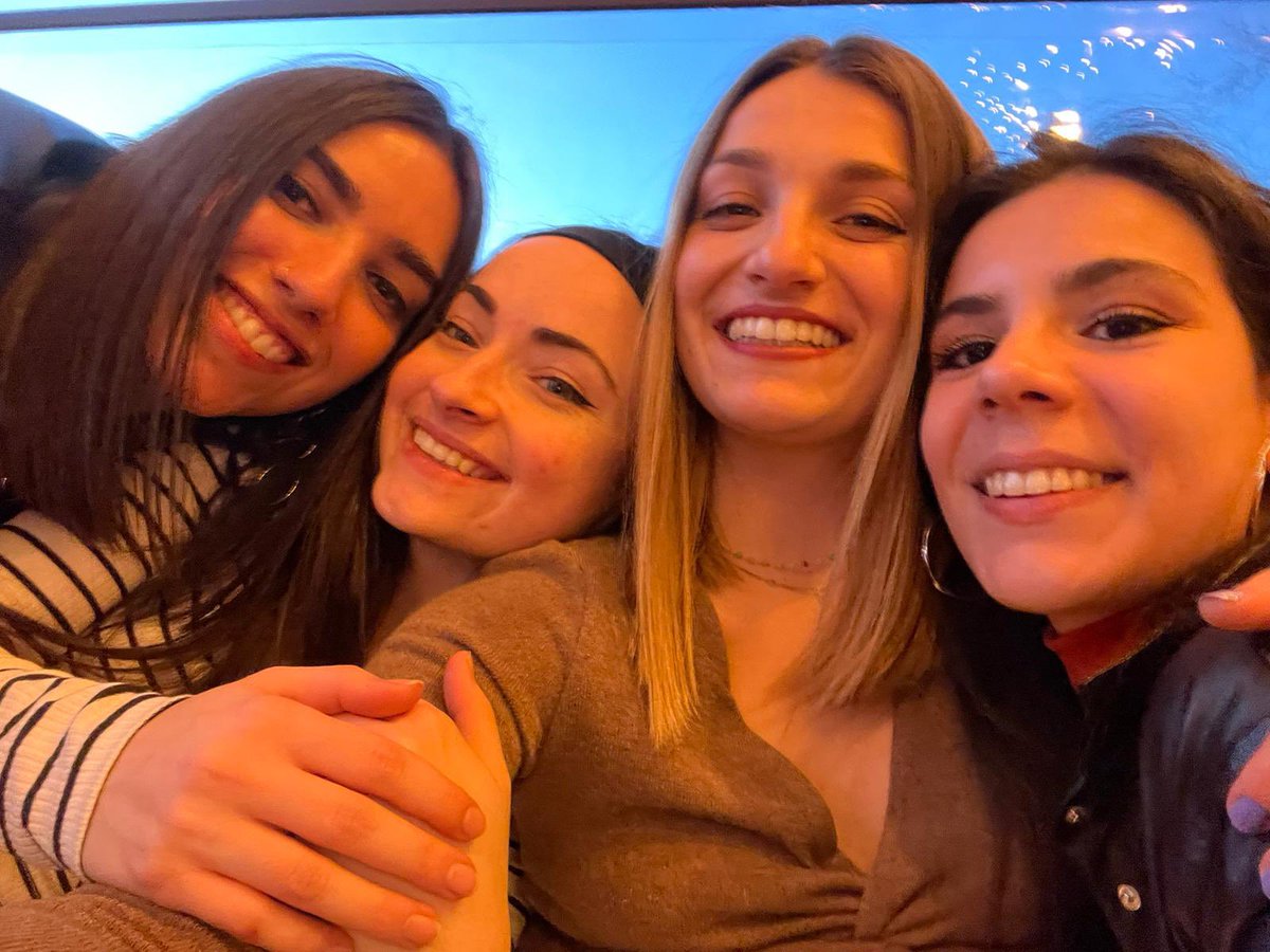 Ines_Caro99's tweet photo. Mis amigas lo curan todo❤️‍🩹🏠 https://t.co/lg3V6Wqp2n
