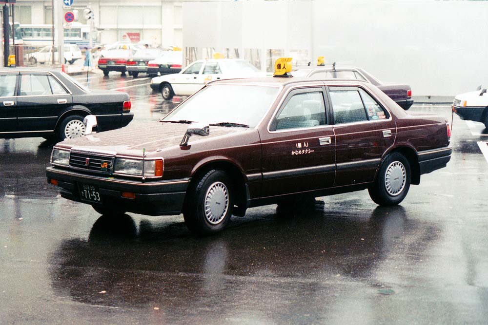 名古屋 個人タクシー マツダ・ルーチェ 当時の個人標準カラー。よく