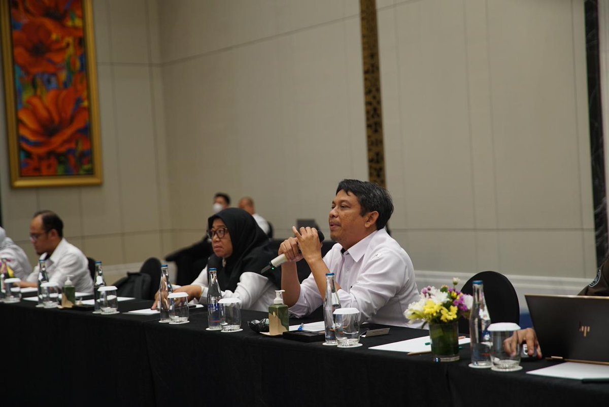bppsdm_kp's tweet photo. Kegiatan dilanjutkan dengan sidang kelompok dengan masing-masing topik pembahasan, yaitu SMART Fisheries Village (SFV), Ocean Institute of Indonesia (OII), Pelatihan dan Sertifikasi
#KKPThrive #SDMKP #EkonomiBiru #SDMUnggul #ProgramBRSDM @kkpgoid @saktitrenggono @in_radiarta https://t.co/chamU8lqep