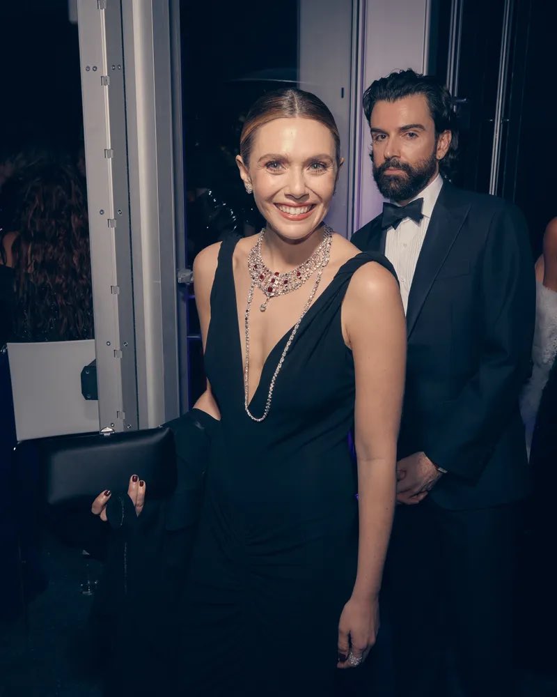 eolsenarchive's tweet photo. elizabeth olsen and her husband robbie arnett photographed by justin bishop at the #oscars https://t.co/9yBuzlivSH