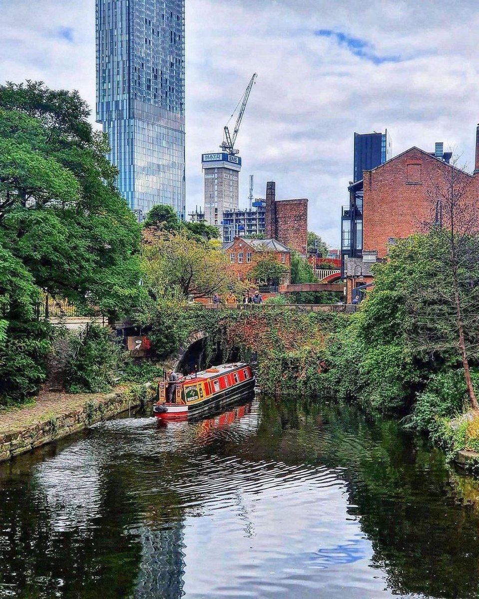 castlefieldesta's tweet photo. We truly do love the Castlefield area๐ณ So when we saw this image taken by @mcrcitygirl (on insta) we just had to share it with youโค๏ธ
#castlefield #manchester #citycentre #narrowboat #canal #barge #tranquility #castlefieldestates #cityviews #canalphotography #castlefieldlocks https://t.co/WM5ORqbyX7