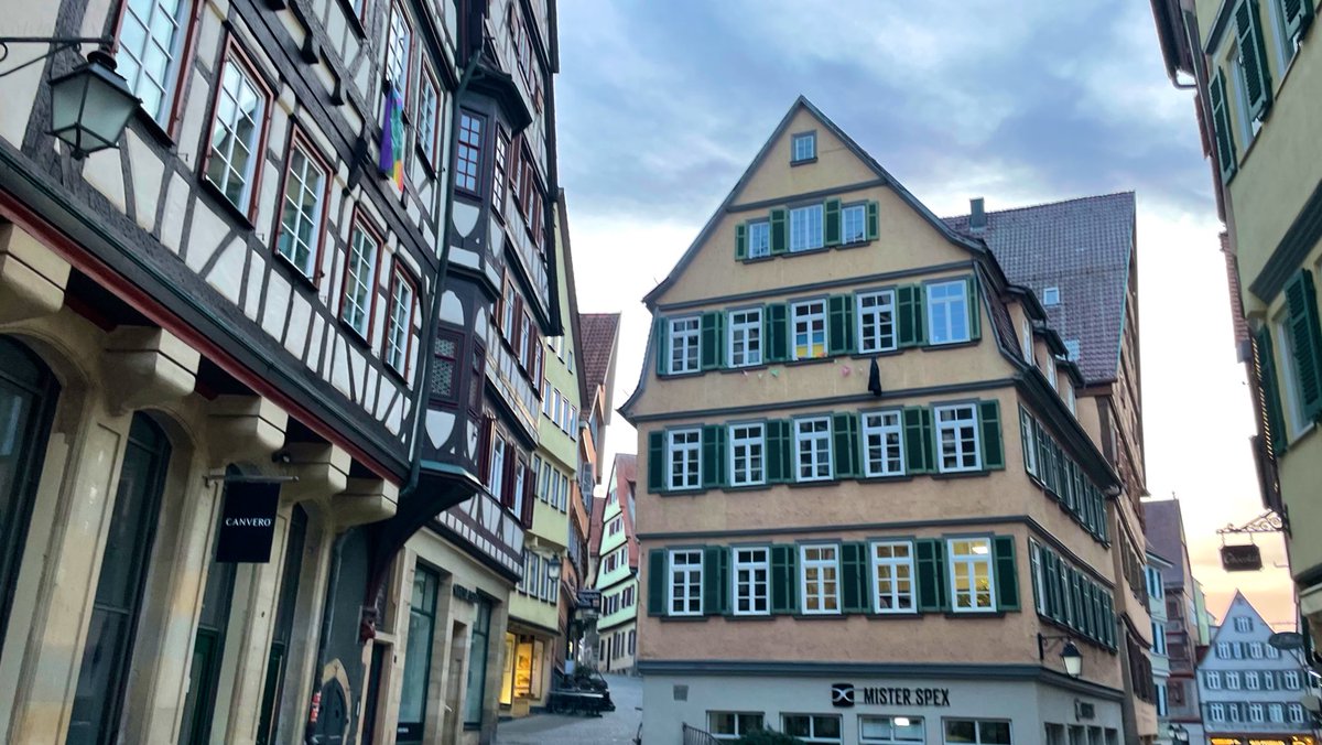 友達と人生ゲームした後はTübingenプラプラ散歩😚

いつも行くアイス屋さん🍨
冬は閉まってるけど、もうオープンしてた🥺

Tübingen本当可愛い。
行く度に住みたいって毎回思う🥺 https://t.co/GlRA7u1wgo