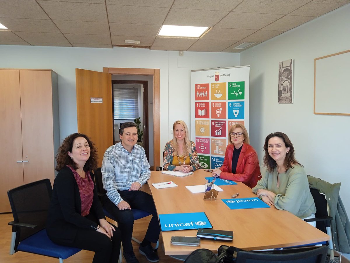 VicepresidenRM's tweet photo. Continuamos con las reuniones, en esta ocasión la directora general de Cooperación y Acción Exterior @RaquelCancela_ ha recibido a los responsables de @unicef_es para revisar las líneas de trabajo que se llevan a cabo y trazar nuevos objetivos de cooperación al desarrollo. https://t.co/UNpN7T082L