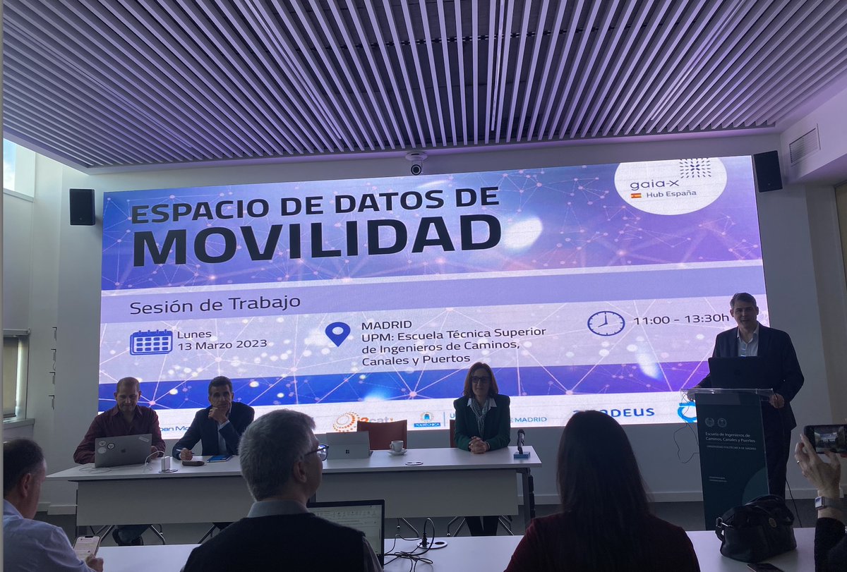 jsalvachua's tweet image. Comienza la Sesión de espacios de datos en movilidad en la ETSICaminos iderado por 
@EITUrbanMob sobre el #espaciodedatos de #movilidad