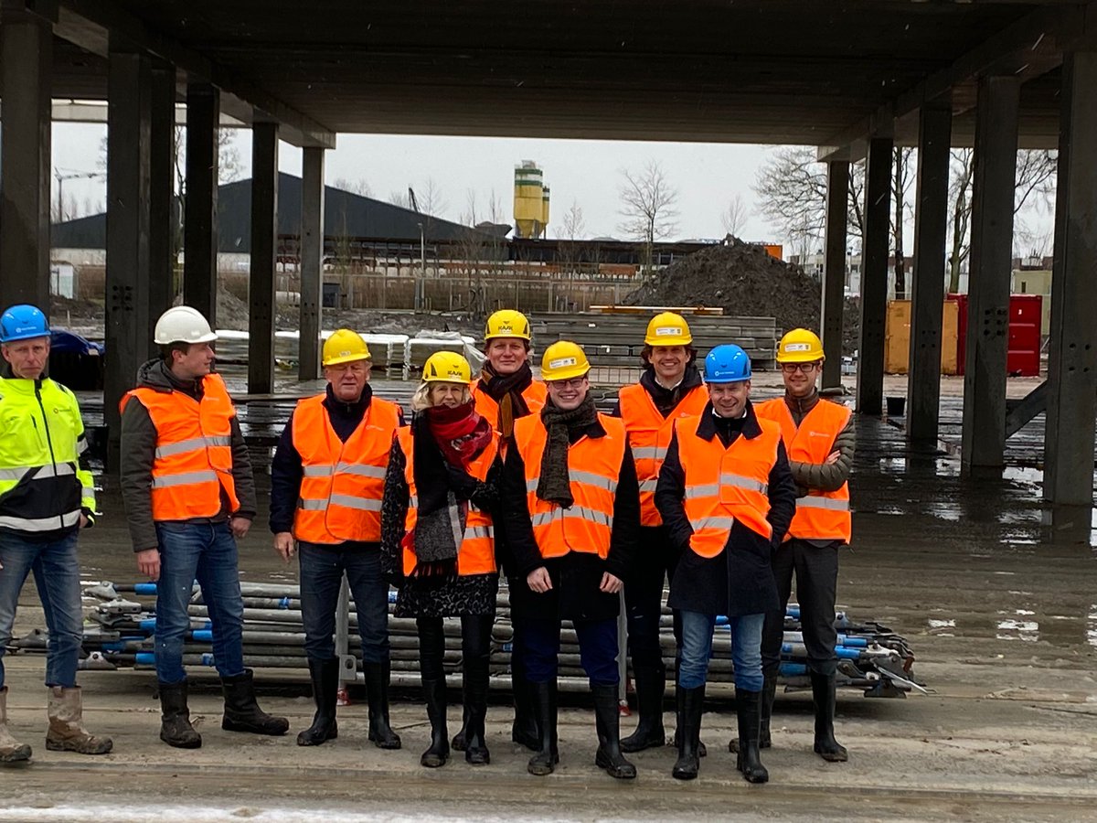 Nuttig werkbezoek met Friese fractie <a href="/JuisteAntwoord/">JA21</a>  bij de indrukwekkende Woningfabriek van Van Wijnen Bouwgroep in Leeuwarden, waarmee het bedrijf  flexibel, snel en betaalbaar kan bouwen. Ook een kijkje genomen bij het in aanbouw zijnde nieuwe stadium van <a href="/SCCambuurLwd/">SC Cambuur</a>