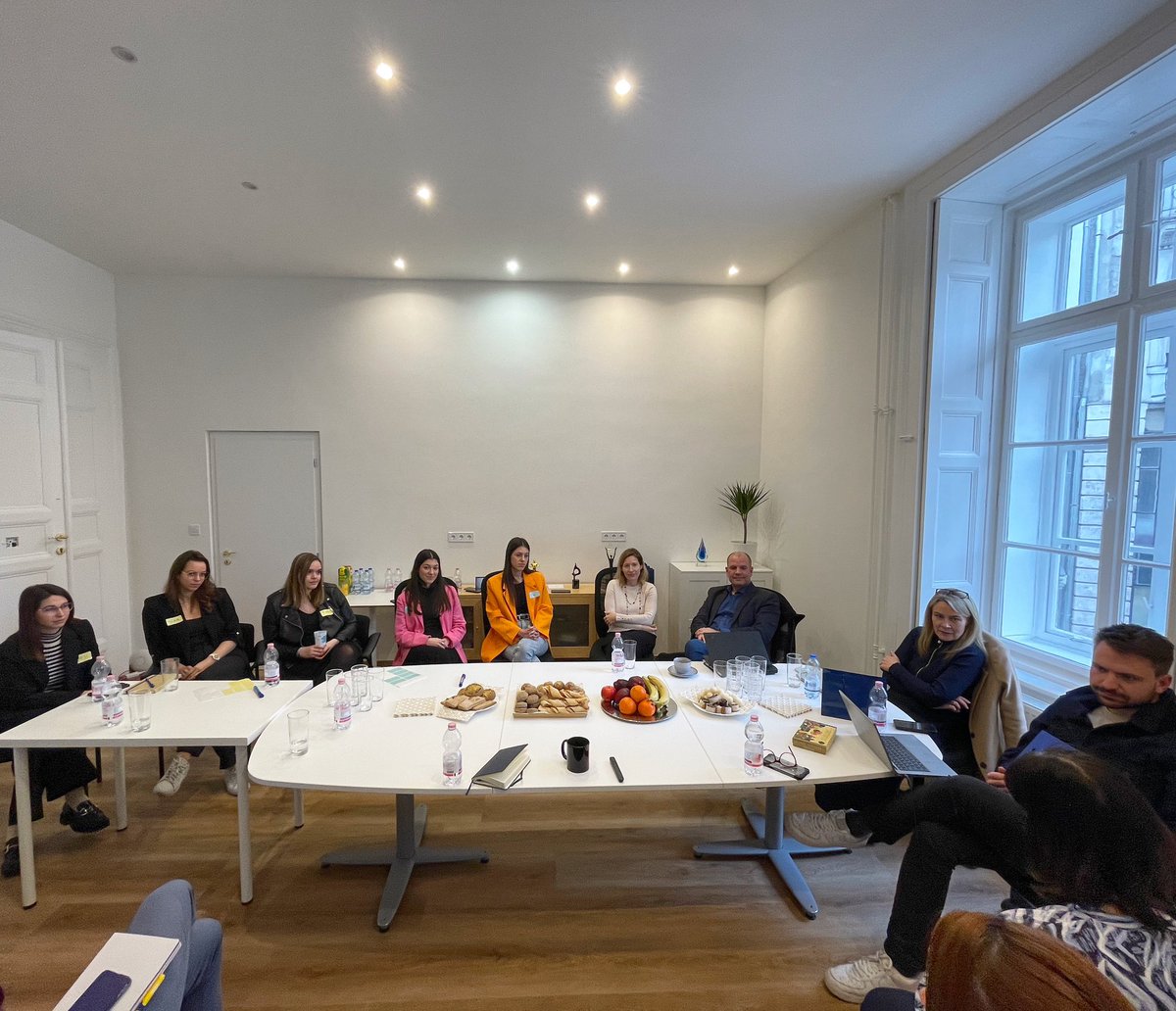 GraylingHU's tweet photo. Last week we welcomed in the Hungarian office Sarah, Tom and Peter! We had a really great afternoon, it was such a pleasure! 
We hope to see each other soon! 😊

#grayling #graylinghungary #pr #pa #communications https://t.co/ulz2a9P05C