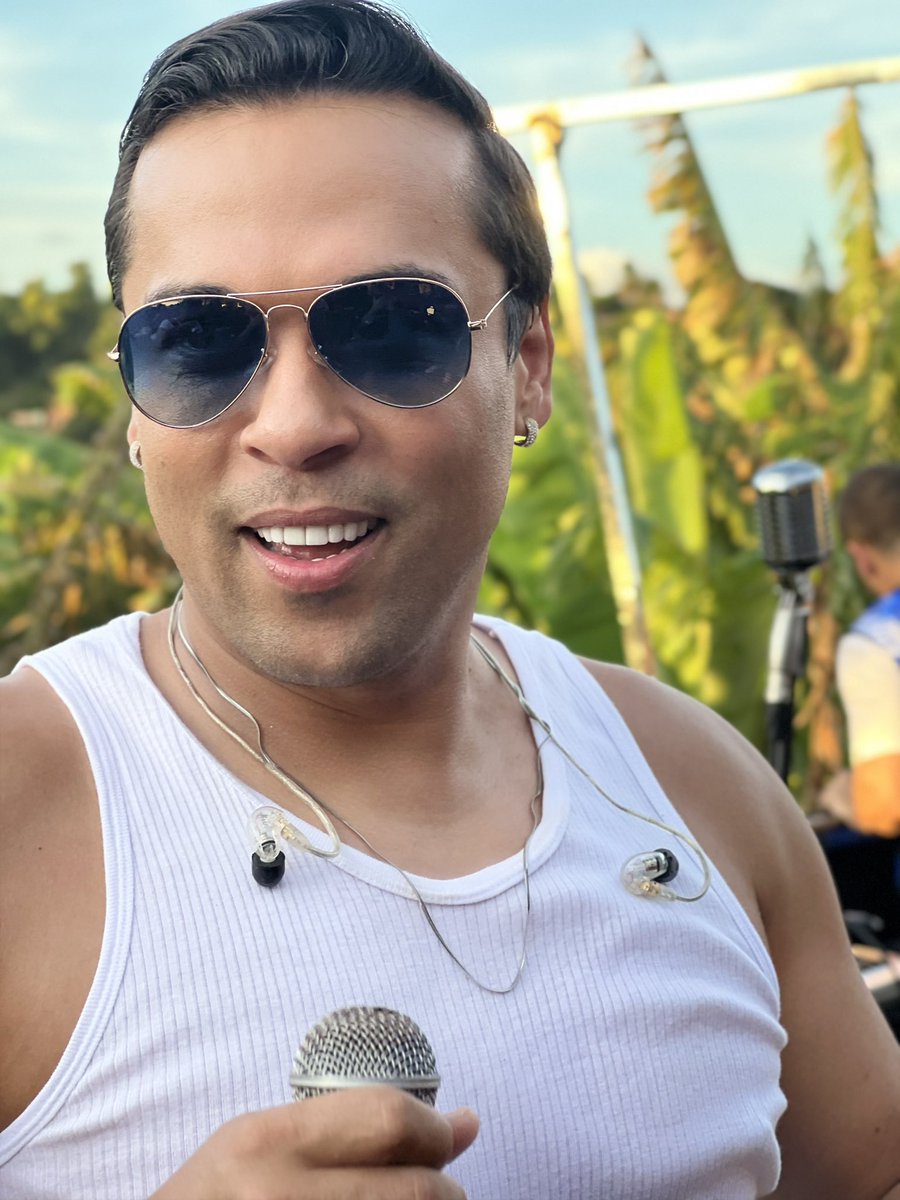 ramoncavaleiro's tweet photo. Bom dia ☀️ obrigado a rádio Penedo Fm e parabéns pelos 33 anos de sucesso ! 
#trioeletrico #tome @penedofm https://t.co/KqahT9HyF2