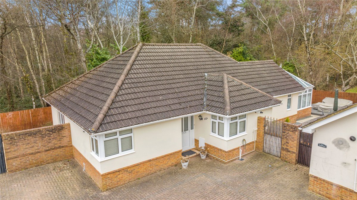 DomvsProperties's tweet image. This immaculately presented property is quietly situated in the highly sought-after Ferndown 🏡

✅ Ferndown, Dorset
✅ Guide Price £650,000
✅ Three Double Bedrooms
✅ Double Garage
✅ Private Garden

domvs.co.uk/property/fernd…

#Detached #Bungalow #3Bed #EstateAgents #Dorset