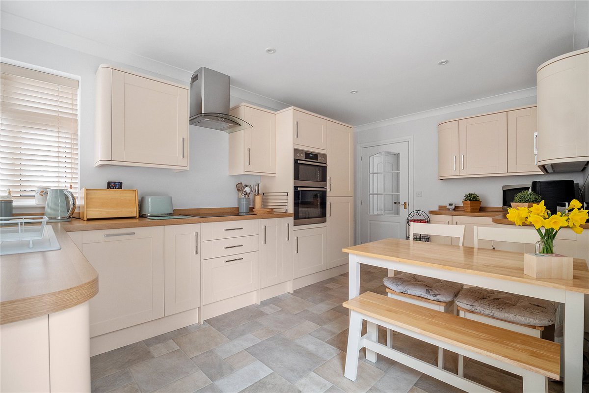 DomvsProperties's tweet image. This immaculately presented property is quietly situated in the highly sought-after Ferndown 🏡

✅ Ferndown, Dorset
✅ Guide Price £650,000
✅ Three Double Bedrooms
✅ Double Garage
✅ Private Garden

domvs.co.uk/property/fernd…

#Detached #Bungalow #3Bed #EstateAgents #Dorset