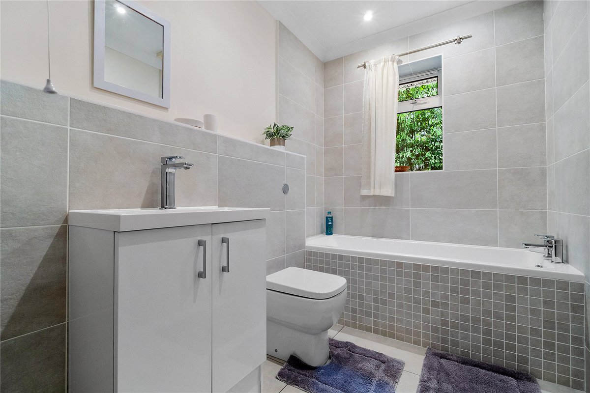 DomvsProperties's tweet image. This immaculately presented property is quietly situated in the highly sought-after Ferndown 🏡

✅ Ferndown, Dorset
✅ Guide Price £650,000
✅ Three Double Bedrooms
✅ Double Garage
✅ Private Garden

domvs.co.uk/property/fernd…

#Detached #Bungalow #3Bed #EstateAgents #Dorset