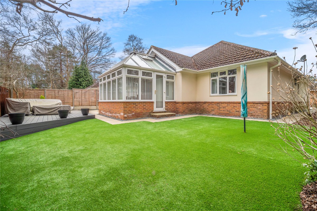 DomvsProperties's tweet image. This immaculately presented property is quietly situated in the highly sought-after Ferndown 🏡

✅ Ferndown, Dorset
✅ Guide Price £650,000
✅ Three Double Bedrooms
✅ Double Garage
✅ Private Garden

domvs.co.uk/property/fernd…

#Detached #Bungalow #3Bed #EstateAgents #Dorset