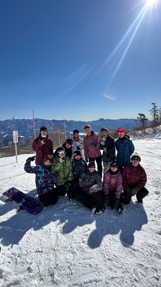azul_komazawa's tweet photo. イベント紹介④
《冬合宿》

冬にはスノボ合宿（冬合宿）を行います⛷🎶

スノボ⛷雪合戦☃️温泉♨️で楽しく、ほっこりした2泊3日となります✨‼️

みんなで滑る雪山からはサイコーの景色が見られます⭐️🌄

皆さんも是非FC.AZULで一緒に冬合宿を楽しみましょう🎶 https://t.co/dIkQYukfUS
