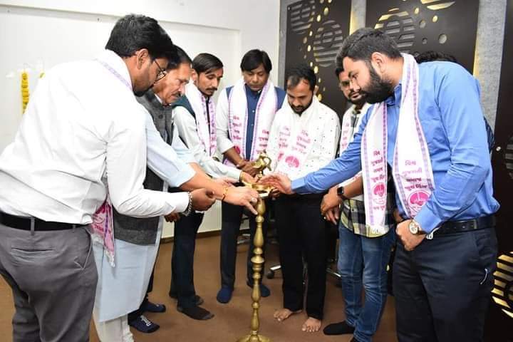 vgsywbotad's tweet photo. ૨ માર્ચ, ૨૦૨૩ ના રોજ વિશ્વ ગુજરાતી સમાજ - યુથ વિંગ ની વાર્ષિક સાધારણ સભાનું આયો��ન વિશ્વ ગુજરાતી સમાજ ના આદરણીય પ્રમુખ શ્રી સી.કે પટેલ સાહેબ ની અધ્યક્ષતા હેઠળ અને યુથ વિંગ કન્વીનર શ્રી પૌરસભાઈ પટેલ ના સંચાલન હેઠળ અમદાવાદ મુકામે કરવામાં આવેલ..

#વિશ્વ_ગુજરાતી_સમાજ_યુથ_વિંગ https://t.co/2Lq50mCeRq