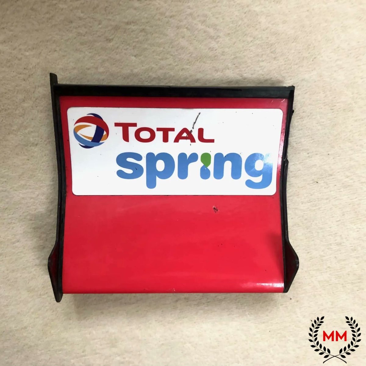 MotorsportMemo1's tweet photo. Sam Bird Formula E front wing flap
This race used front wing flap is from the Virgin DS Gen 2 Formula e car driven by Sam Bird in 2018
https://t.co/1UdE889DLb
#motorsportmemorabilia #sambird #wingflap https://t.co/GgKeoc1n0S