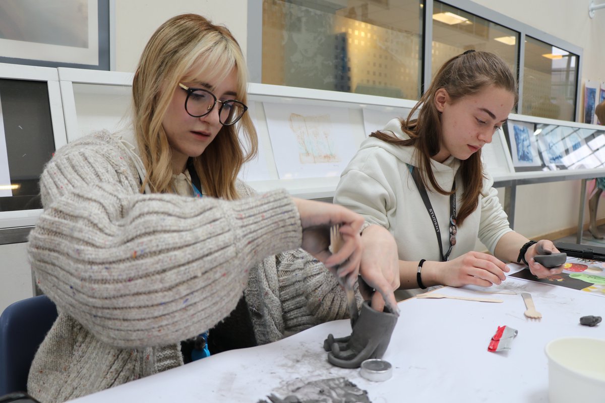 canterburycoll's tweet photo. We have been celebrating #StudentMoneyWeek at College!
The last two weeks have been filled with interactive activities, including talks from @HSBC_UK , cooking competitions and DIY gift-making sessions 💷 🍳
Find out more in our news story here: https://t.co/ZOcCMtMJ0o https://t.co/i19vfVZH5C