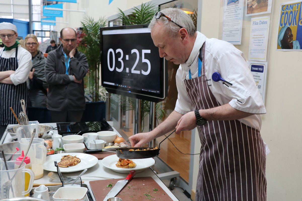 canterburycoll's tweet photo. We have been celebrating #StudentMoneyWeek at College!
The last two weeks have been filled with interactive activities, including talks from @HSBC_UK , cooking competitions and DIY gift-making sessions 💷 🍳
Find out more in our news story here: https://t.co/ZOcCMtMJ0o https://t.co/i19vfVZH5C