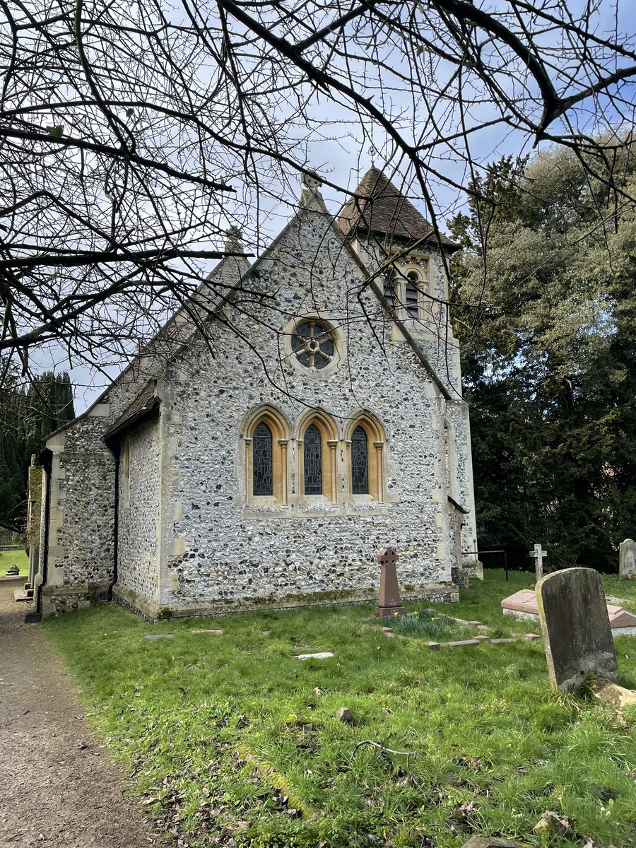 A fine and modest tombstone in the churchyard of St Mary the Virgin, Betteshanger, Kent. A bugle horn stringed, though not a coat of arms. March 2023. #Kentchurches