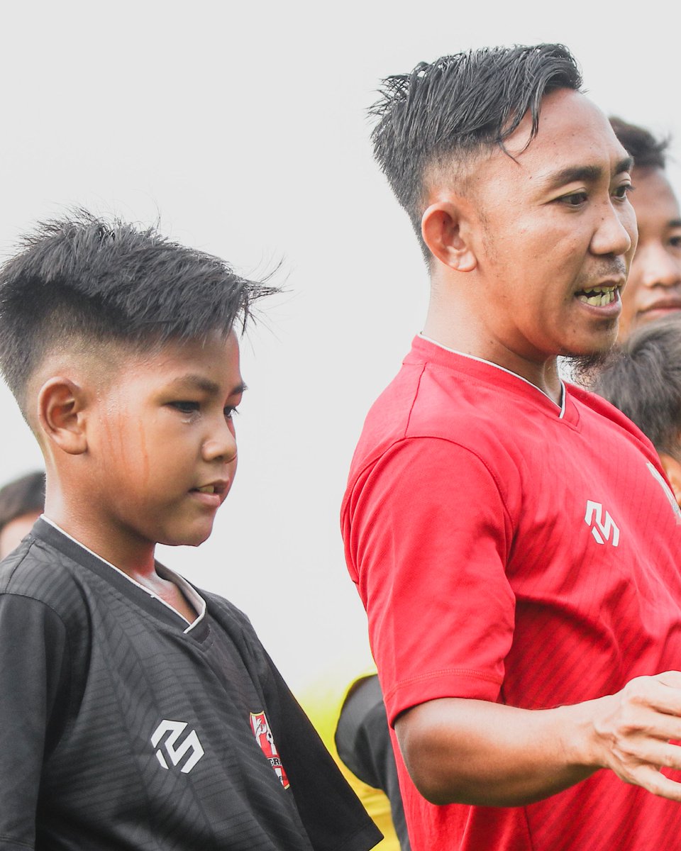 Deltras_FC's tweet photo. #BlitzBack kali ini merupakan latihan Deltras U13 dan 15 saat menjalani kompetisi Soeratin yang lalu! Deltras got some scary-good potentials though!

#Deltras #IdentitaseDarjo #BlitzBack #SoeratinCup https://t.co/AX3ji3OH9e