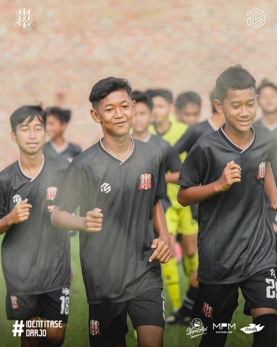 Deltras_FC's tweet photo. #BlitzBack kali ini merupakan latihan Deltras U13 dan 15 saat menjalani kompetisi Soeratin yang lalu! Deltras got some scary-good potentials though!

#Deltras #IdentitaseDarjo #BlitzBack #SoeratinCup https://t.co/AX3ji3OH9e