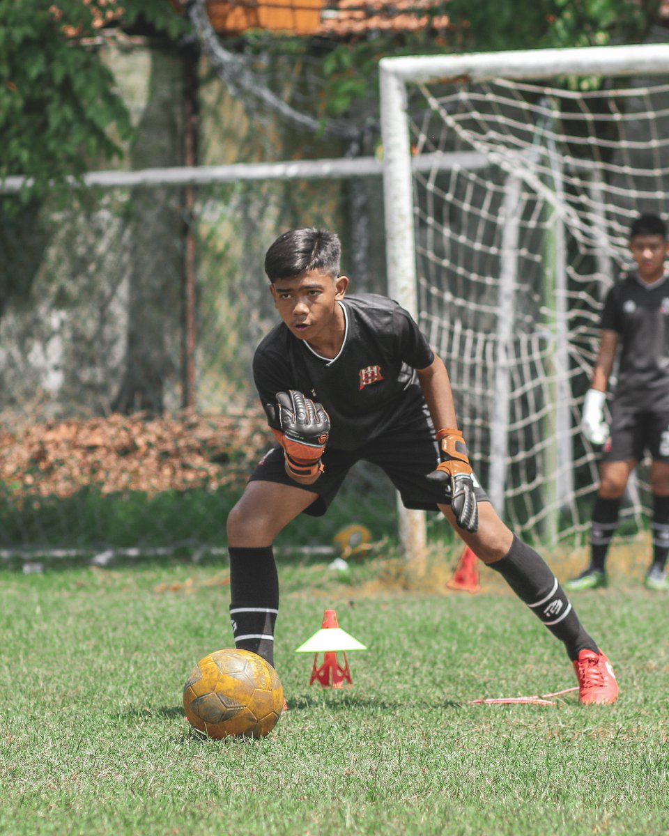 Deltras_FC's tweet photo. #BlitzBack kali ini merupakan latihan Deltras U13 dan 15 saat menjalani kompetisi Soeratin yang lalu! Deltras got some scary-good potentials though!

#Deltras #IdentitaseDarjo #BlitzBack #SoeratinCup https://t.co/AX3ji3OH9e